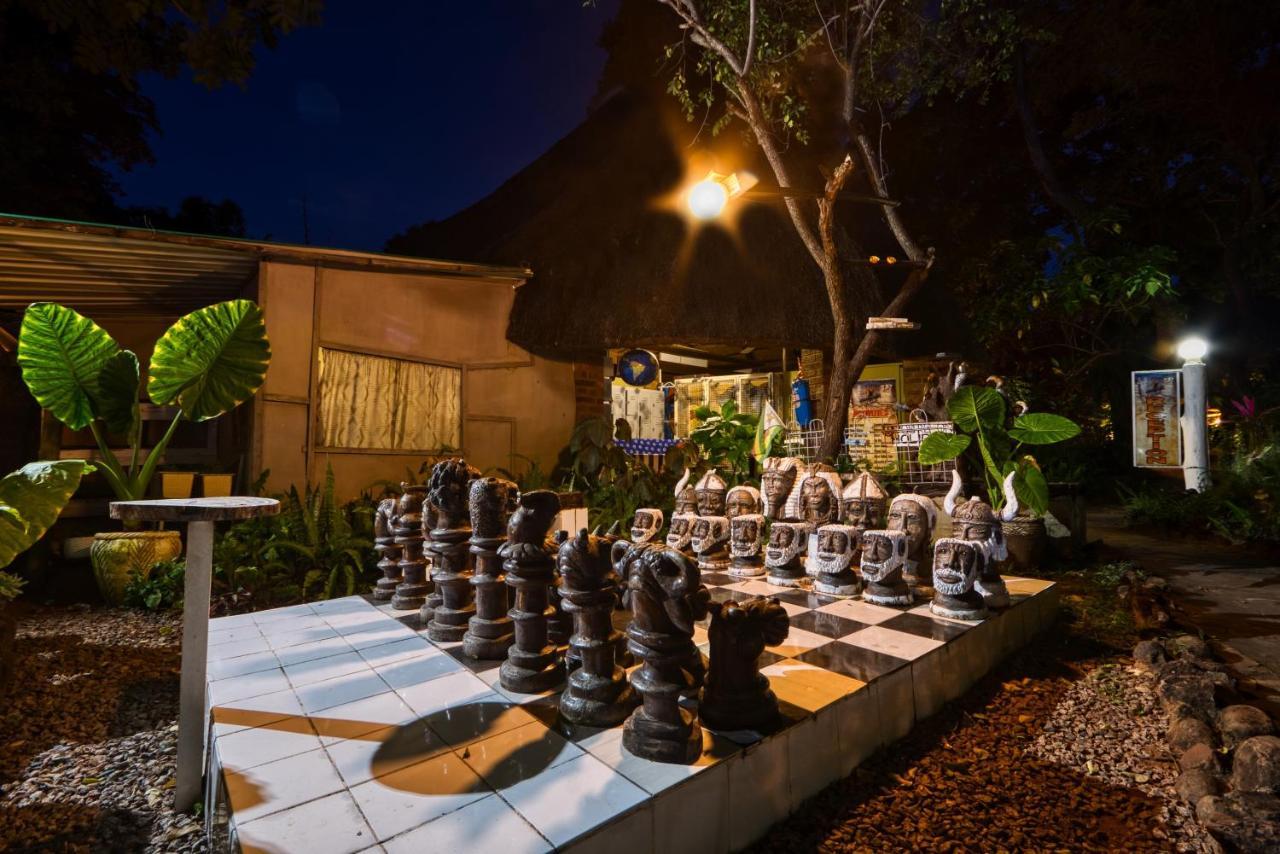 Victoria Falls Backpackers Lodge Exteriör bild