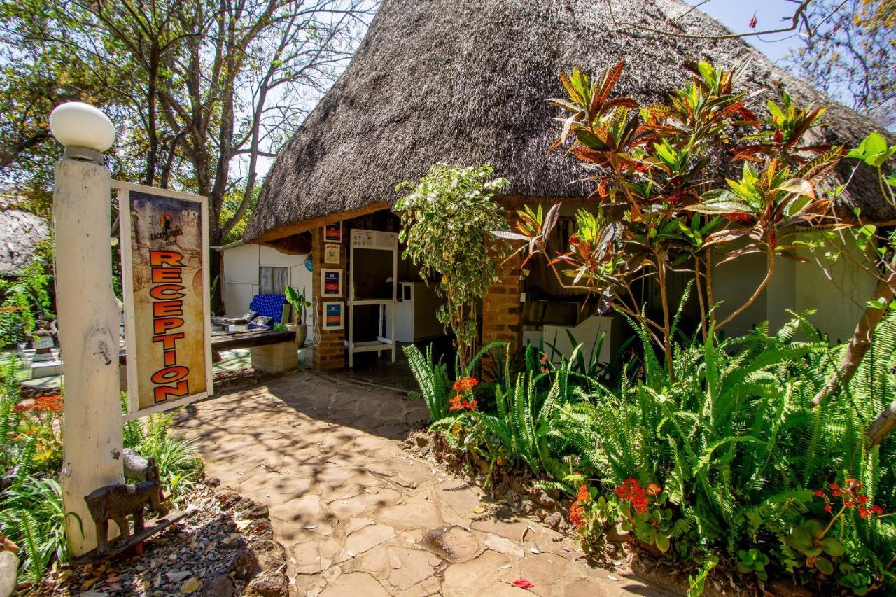 Victoria Falls Backpackers Lodge Exteriör bild