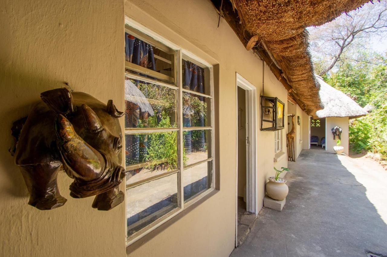 Victoria Falls Backpackers Lodge Exteriör bild