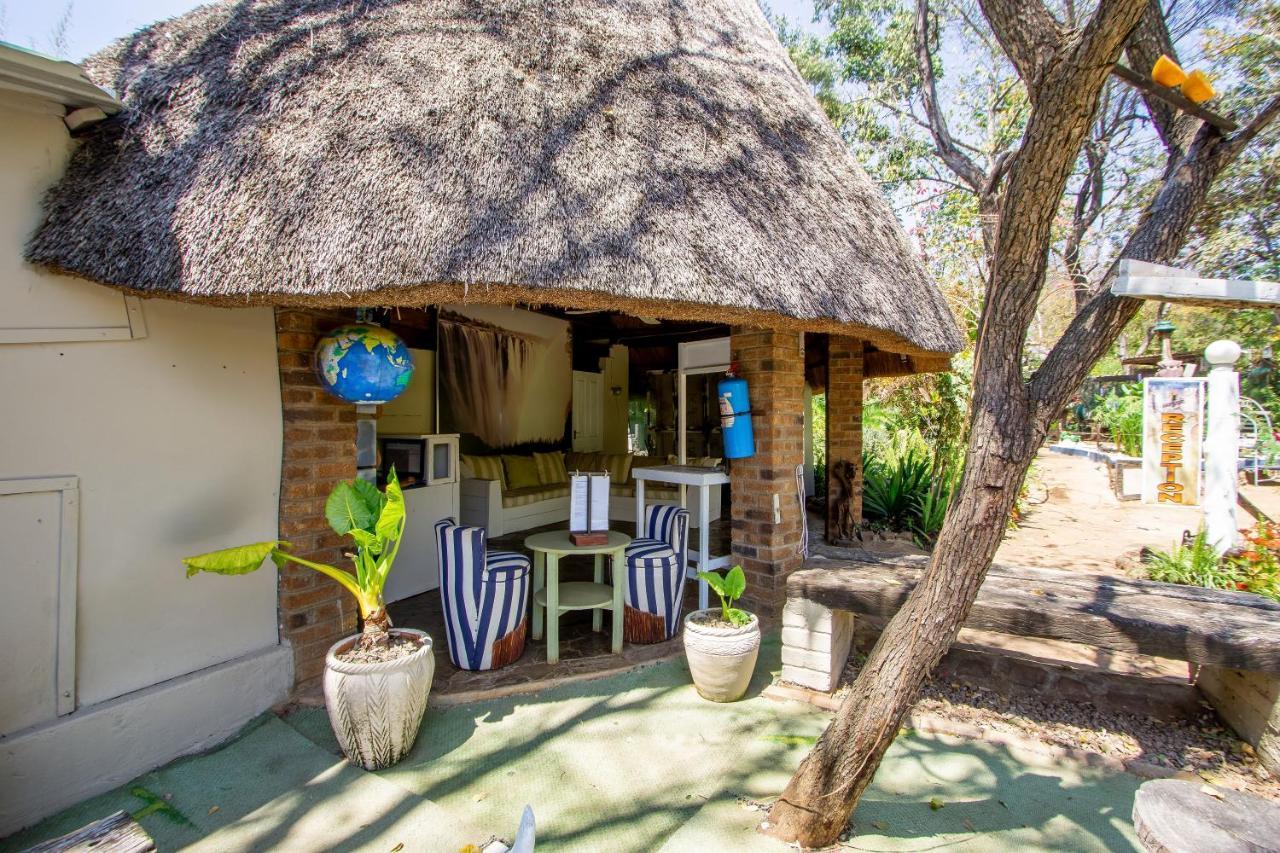 Victoria Falls Backpackers Lodge Exteriör bild