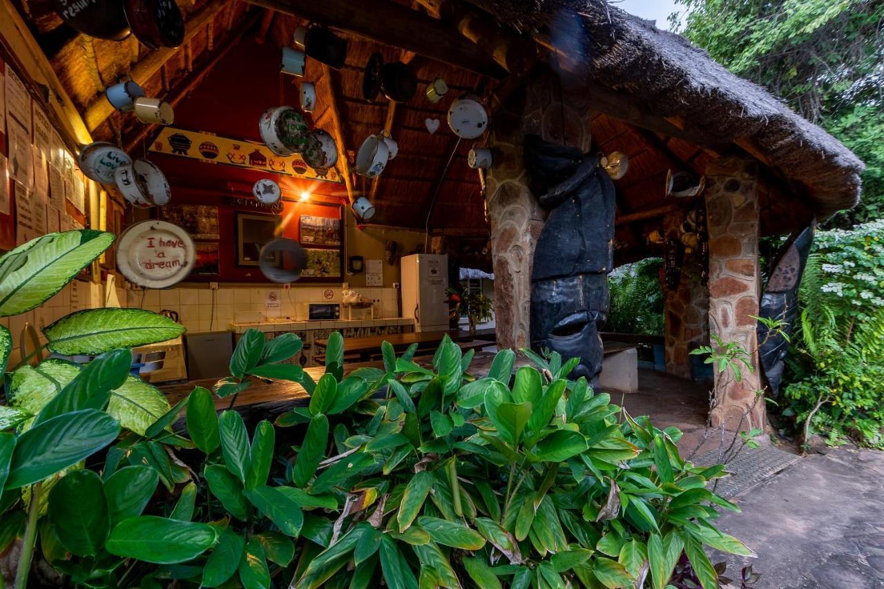 Victoria Falls Backpackers Lodge Exteriör bild