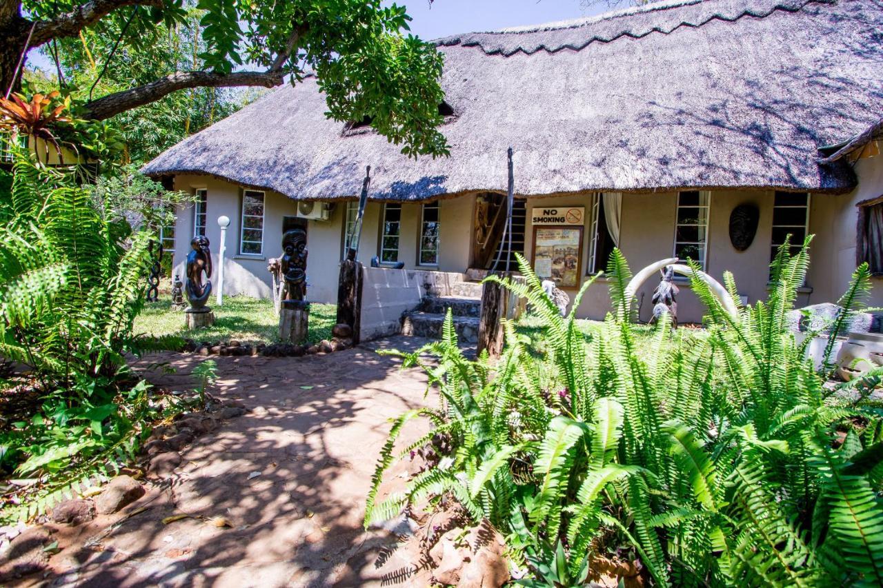 Victoria Falls Backpackers Lodge Exteriör bild