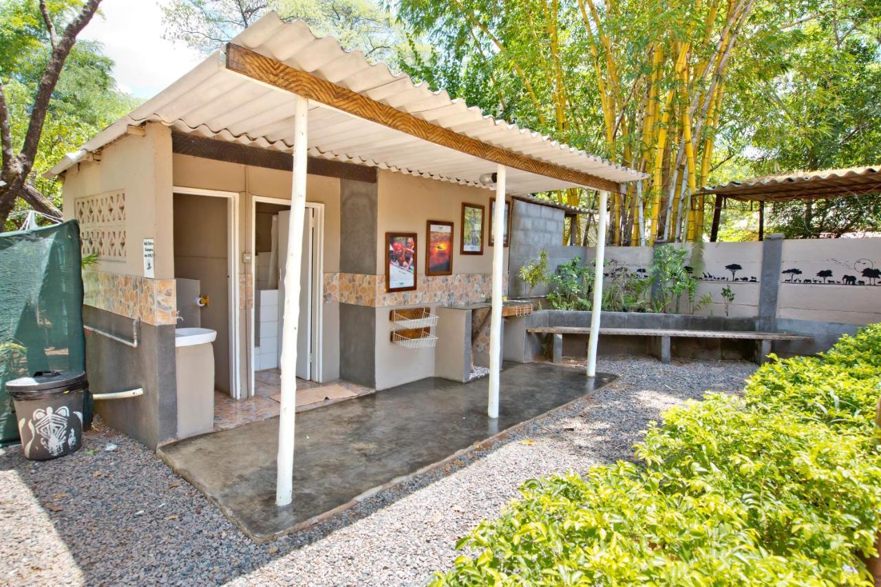 Victoria Falls Backpackers Lodge Exteriör bild