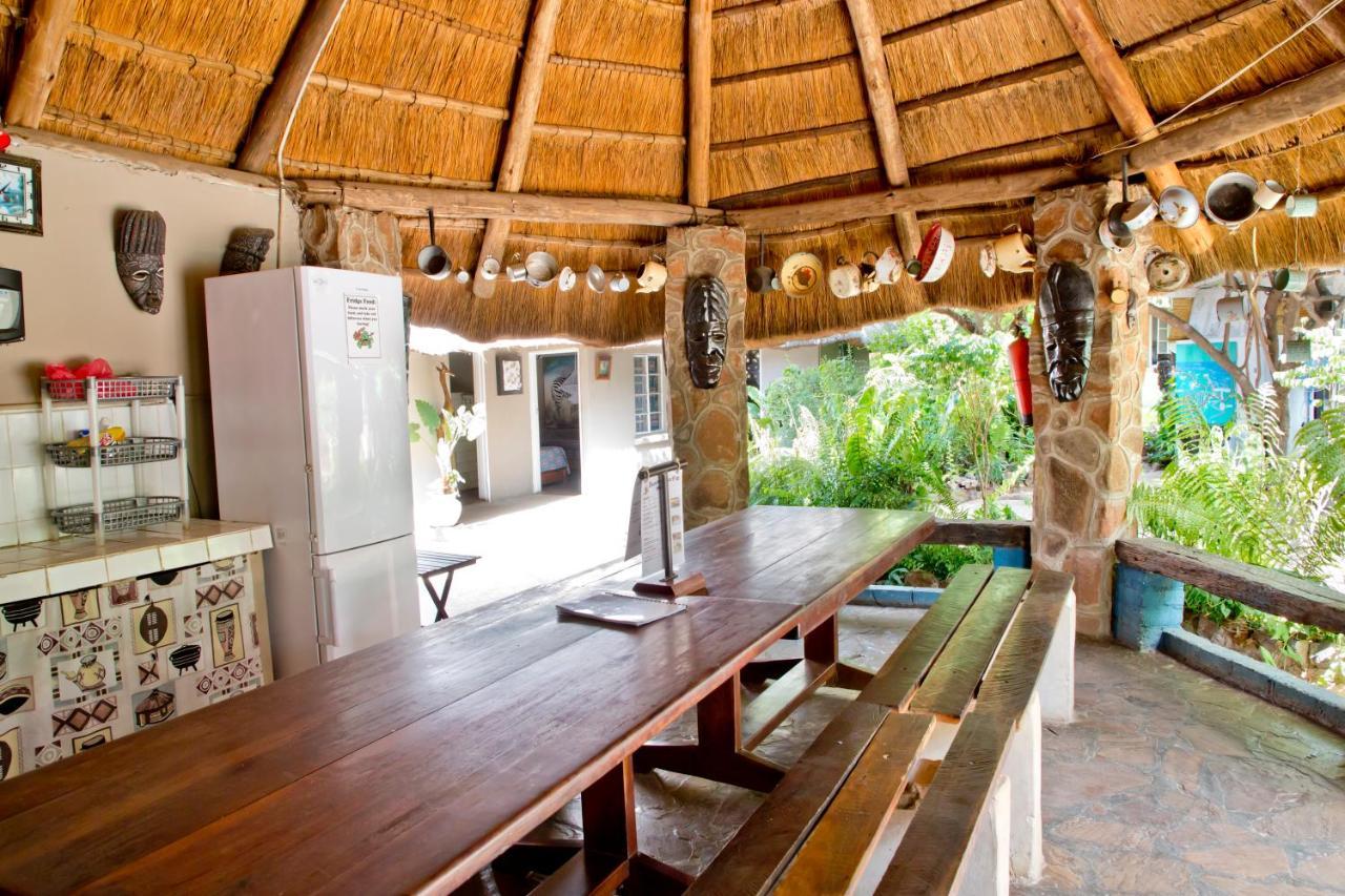 Victoria Falls Backpackers Lodge Exteriör bild
