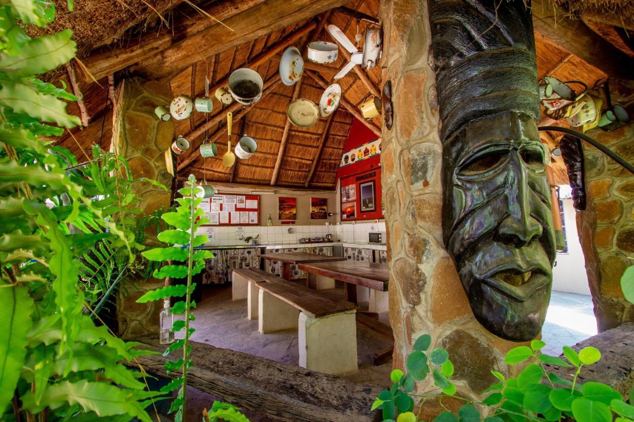 Victoria Falls Backpackers Lodge Exteriör bild