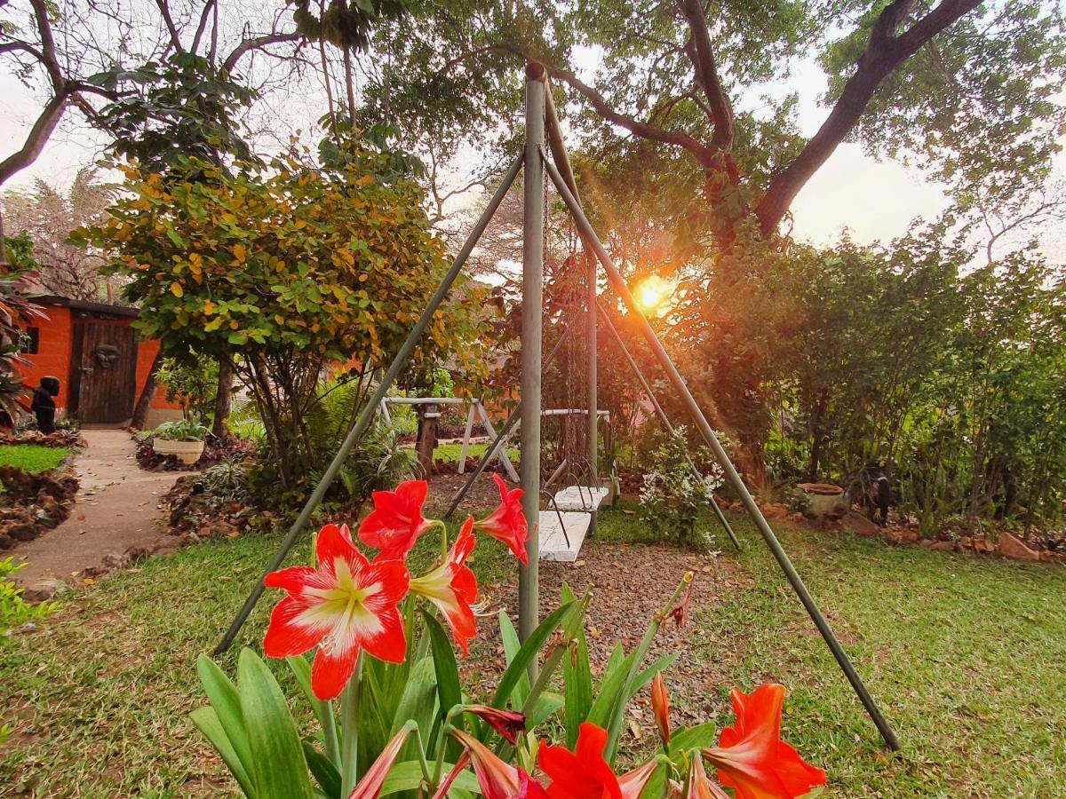 Victoria Falls Backpackers Lodge Exteriör bild