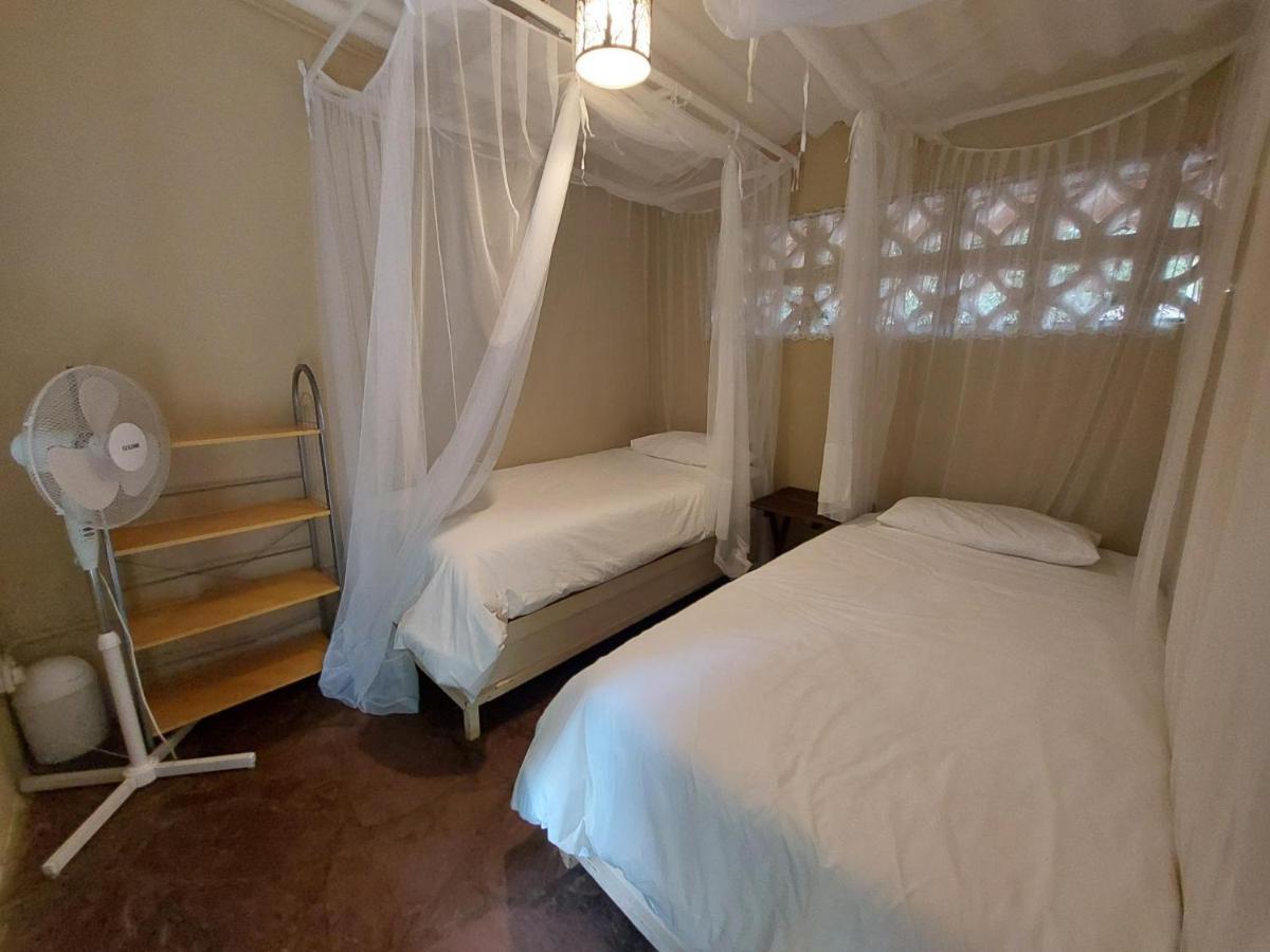 Victoria Falls Backpackers Lodge Exteriör bild