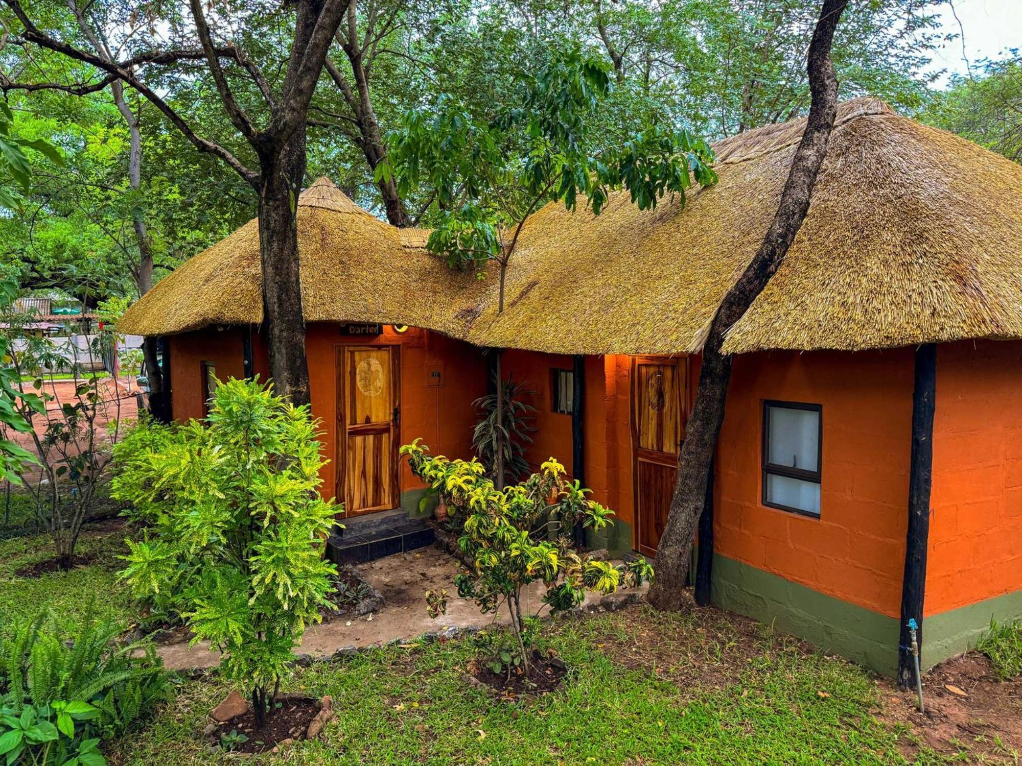 Victoria Falls Backpackers Lodge Exteriör bild