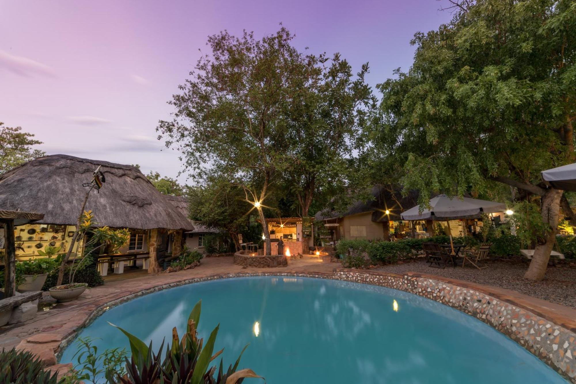Victoria Falls Backpackers Lodge Exteriör bild