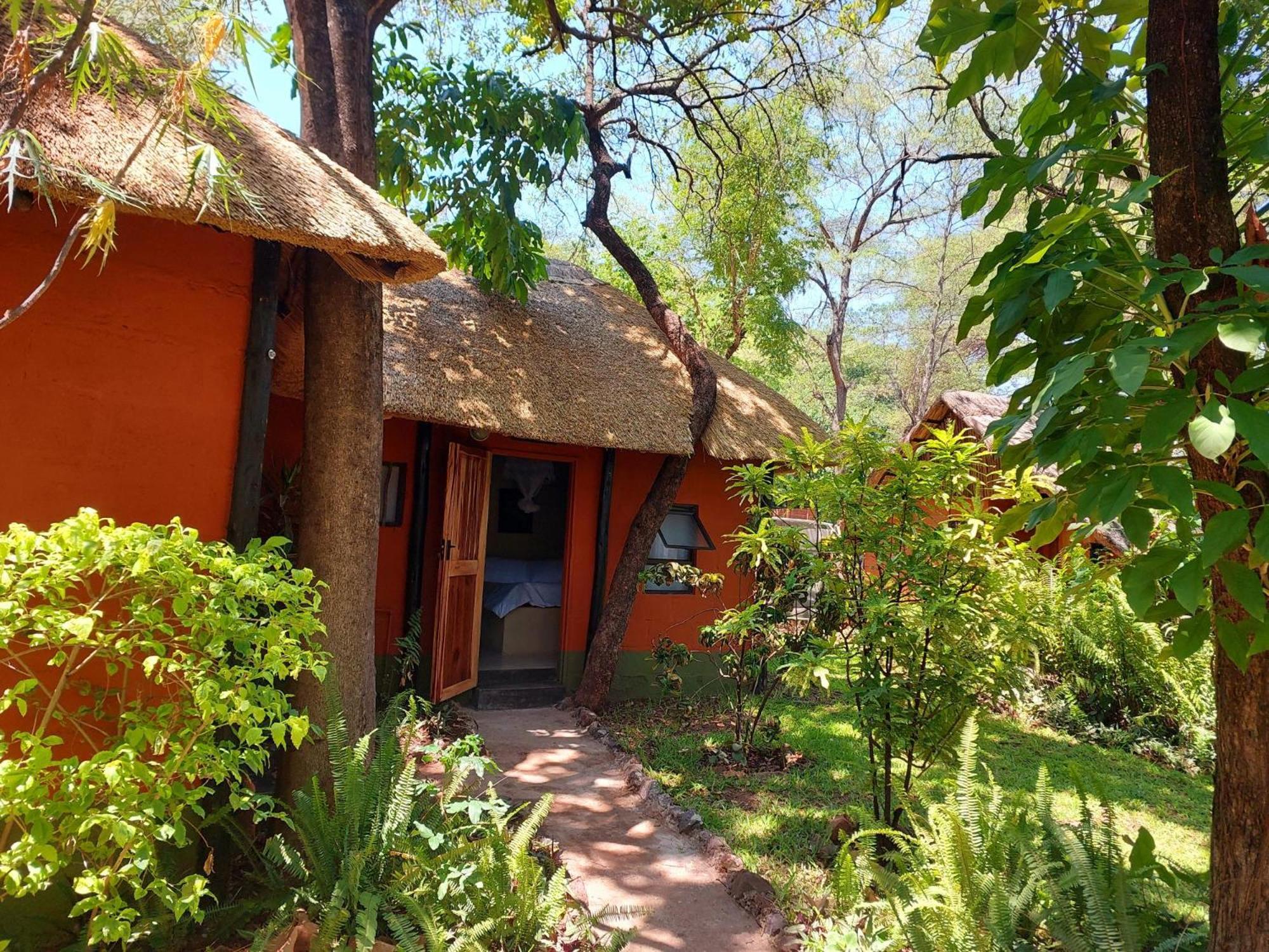 Victoria Falls Backpackers Lodge Exteriör bild