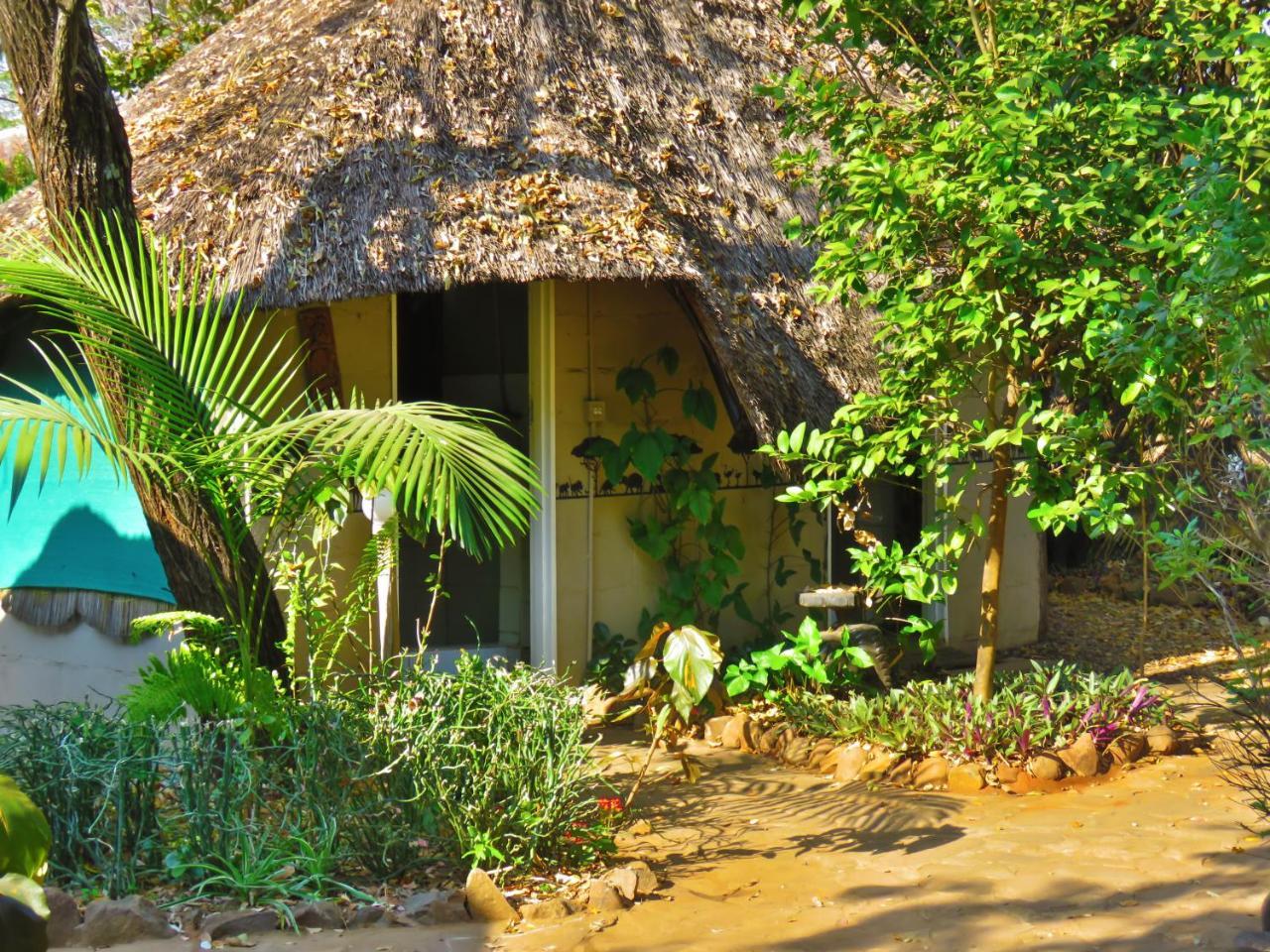 Victoria Falls Backpackers Lodge Exteriör bild