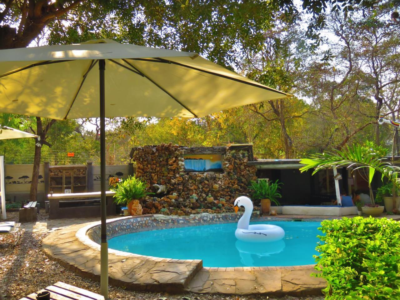 Victoria Falls Backpackers Lodge Exteriör bild